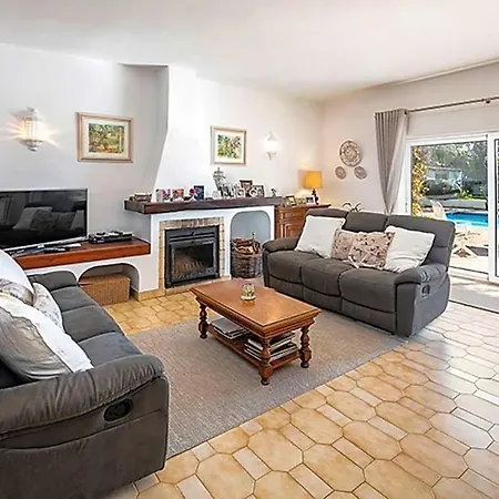 Sleeps 6 Pool Air Con Wifi *