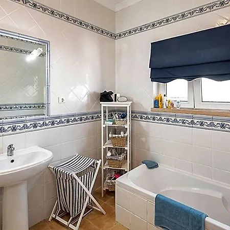 Sleeps 6 Pool Air Con Wifi Villa